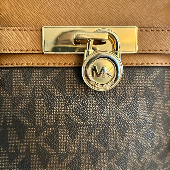 Michael Kors Hamilton Bag Large - Picture 6 of 16